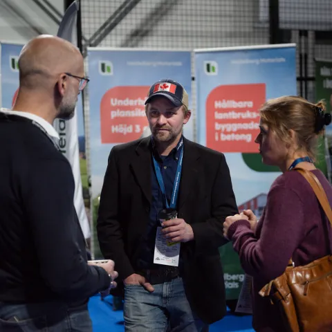 Beökare på västkusten på mässa